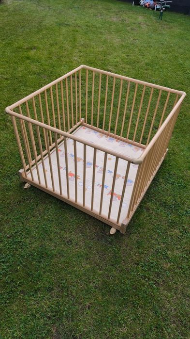 Sosnowy drewniane kojec dla dziecka 100x100cm