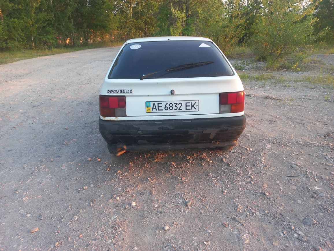 Продам Рено 19,1990