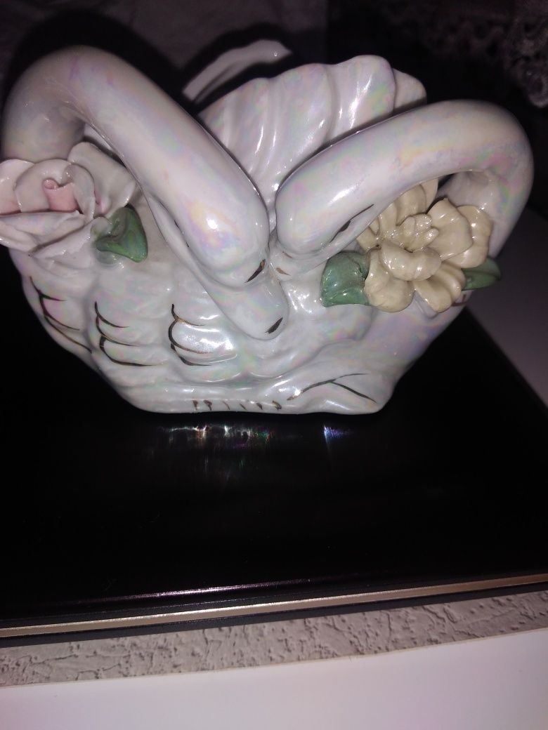 Piękny koszyczek ceramiczny para łabędzi. Vintage.