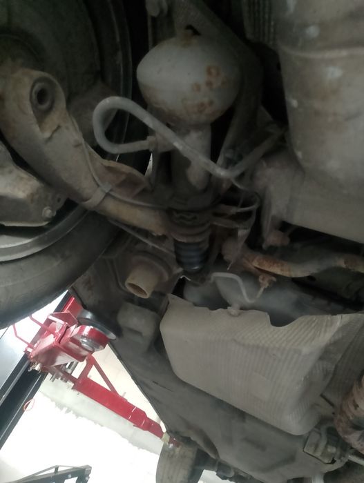 Citroen C5 2001 pompa zawieszenia/ amortyzatory/sanki