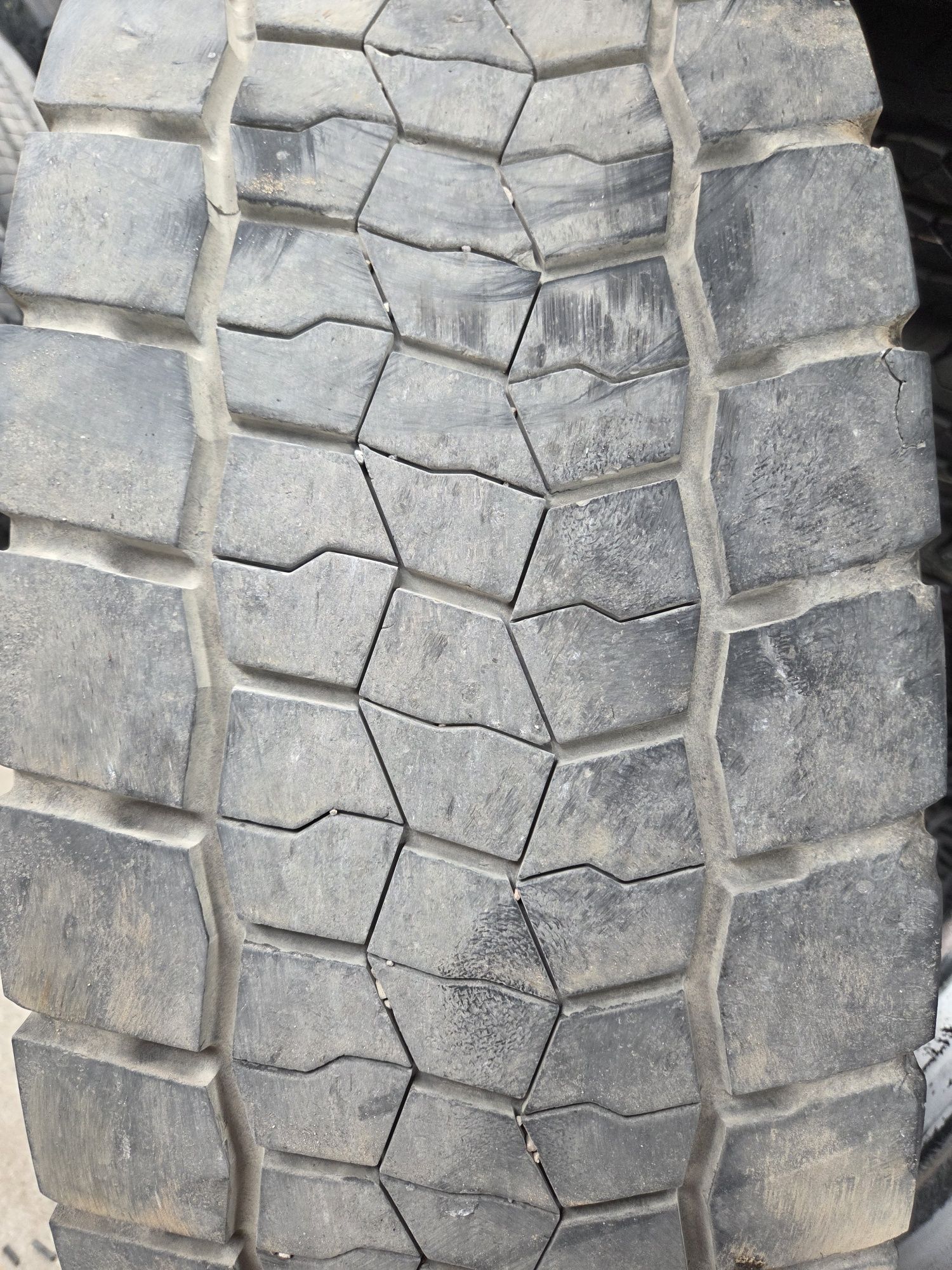 Opony 4 szt 315/80r22.5 bridgestone r-drive 002