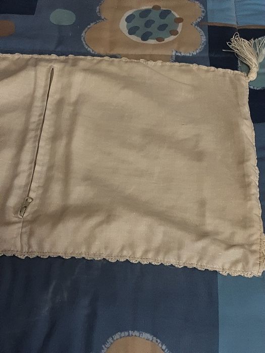 Almofada em croché  com linha de seda comprido