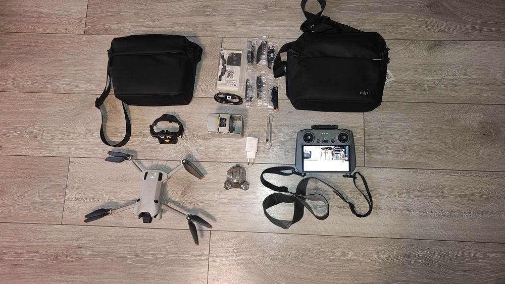 Dron DJI mini 4 pro Fly More Combo