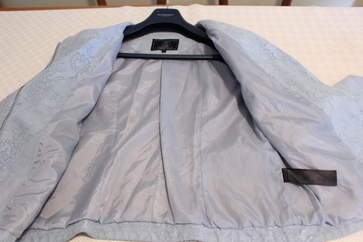 Blusão ou Jaqueta de Pele Trabalhada Marca Rino & Pelle azul claro N40