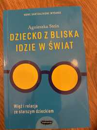 Dziecko z bliska idzie w świat