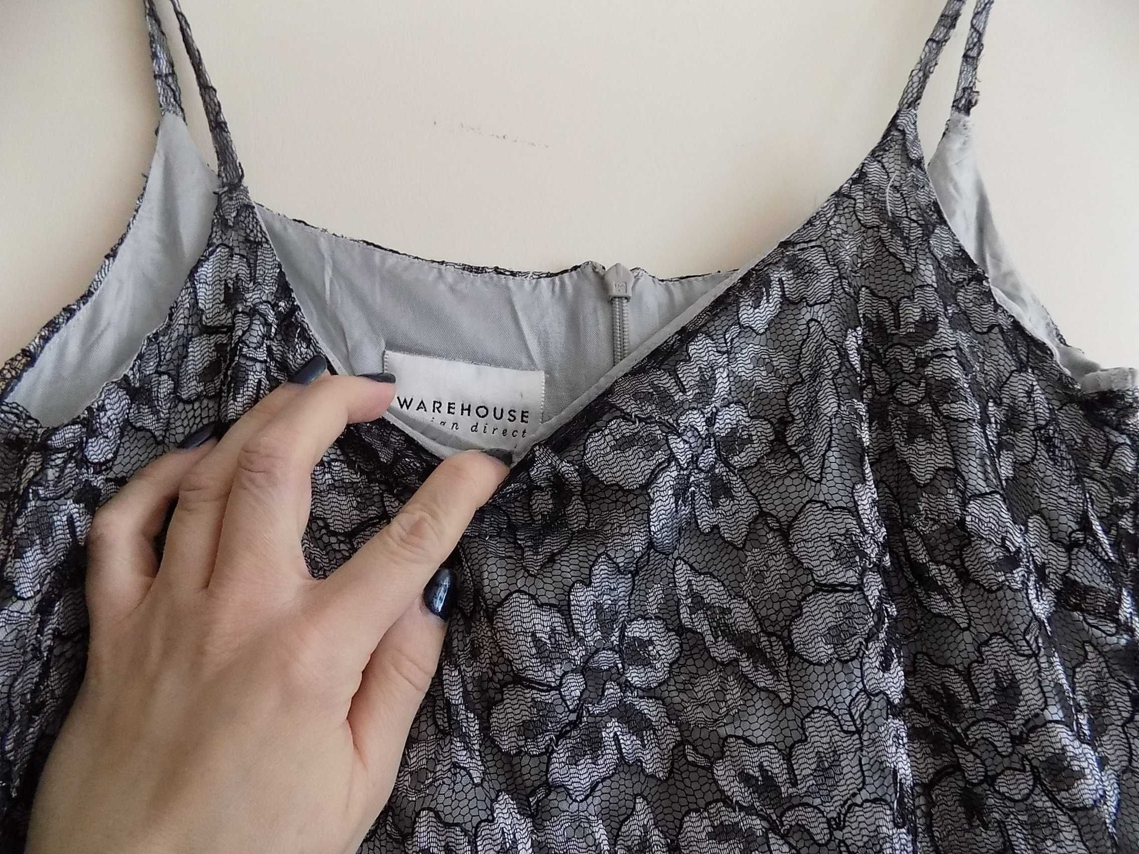 Piękna koronkowa suknia maxi