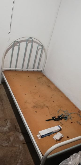 Cama + colchão + estrado