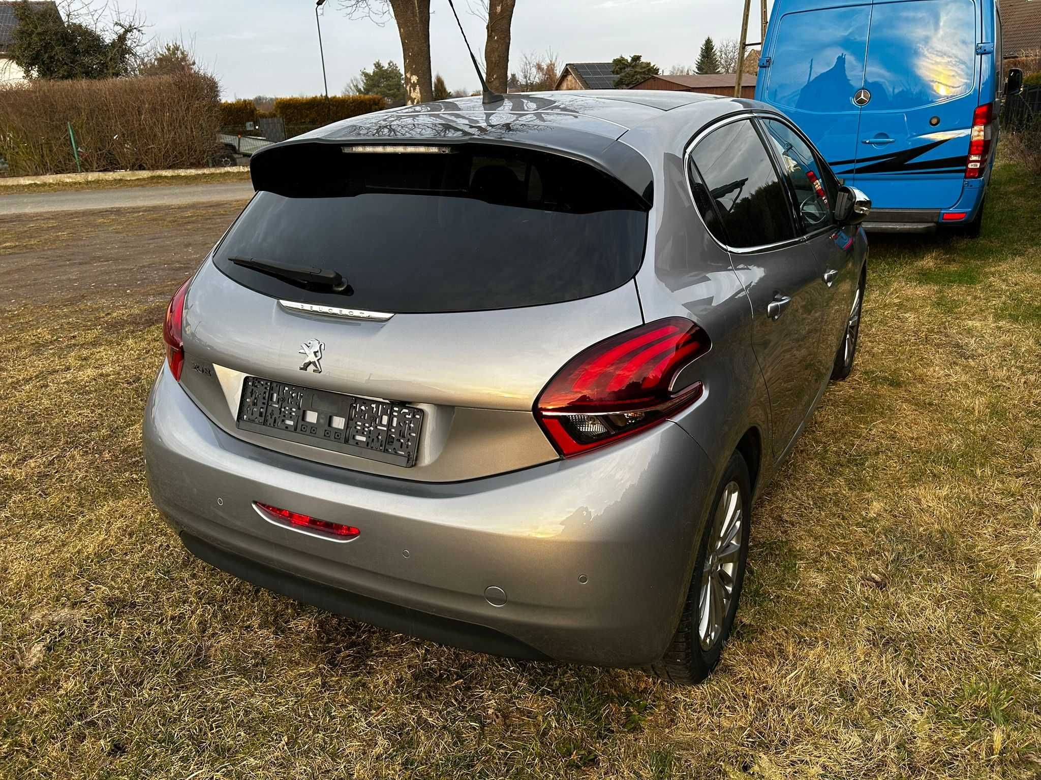 Peugeot 208 Puretech 82 5D 2019