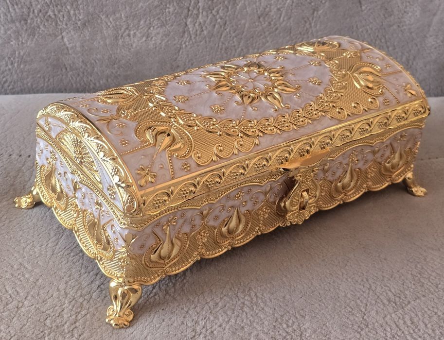 DUŻA Piękna bogatozdobiona szkatułka włoska w stylu Faberge Paris.
