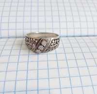 Кольцо перстень серебро 925 проба. Три камня. Размер 18.5.  Винтаж