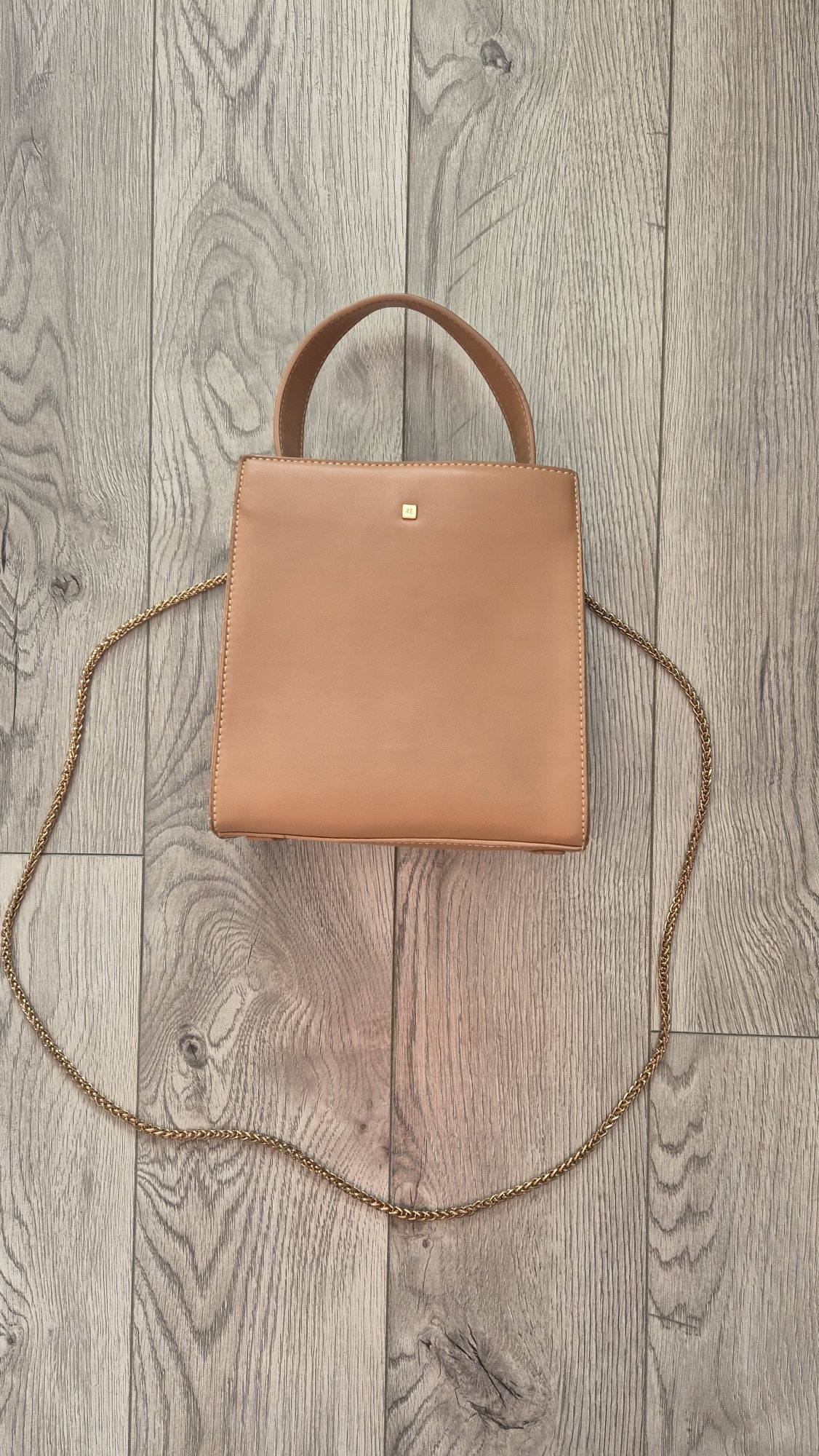 Torebka kuferek Reserved zloty łańcuszek nude beige