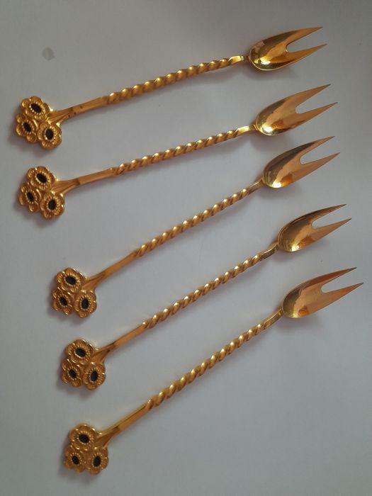 Набор -Вилка для маслин в позолоте и емалях . Рига СССР.