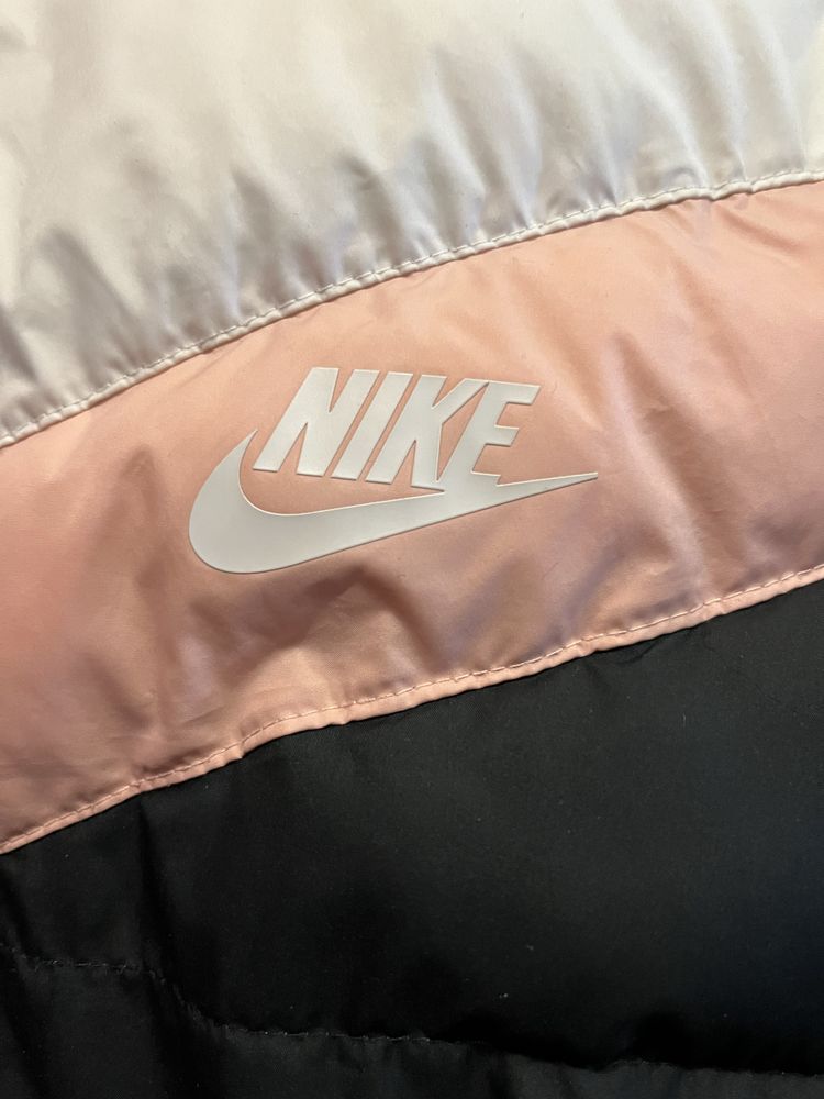 Терміново! Куртка nike жіноча Оригінал