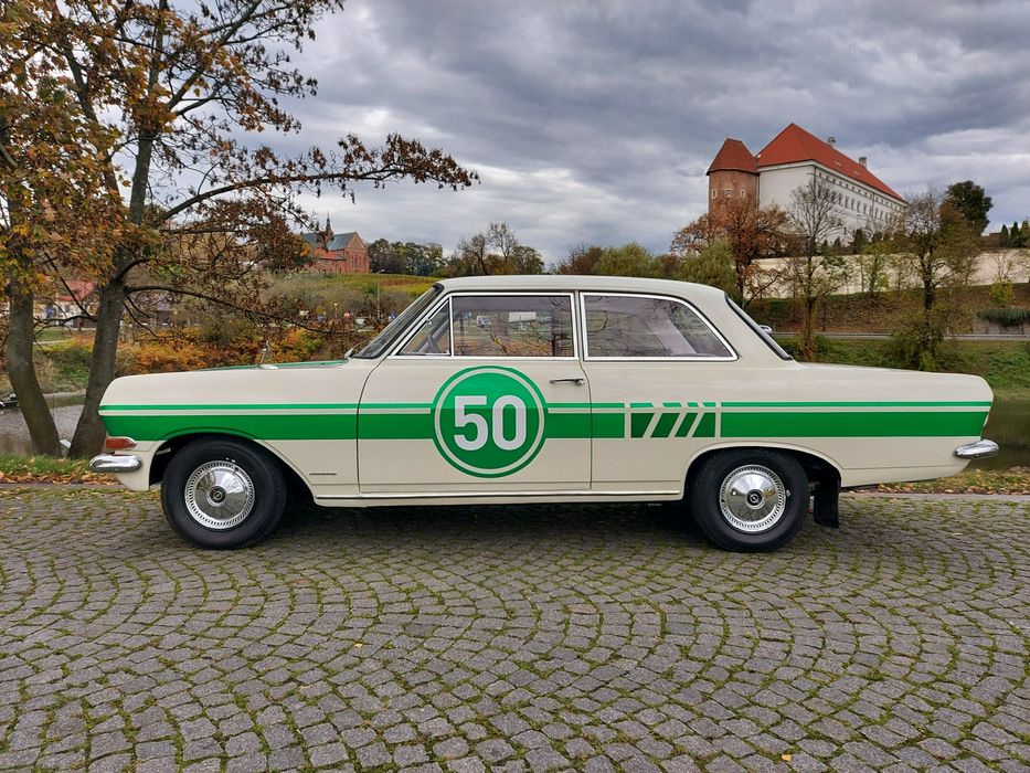 Wynajem klasycznych aut Sandomierz - na ślub, sesję czy inną imprezę