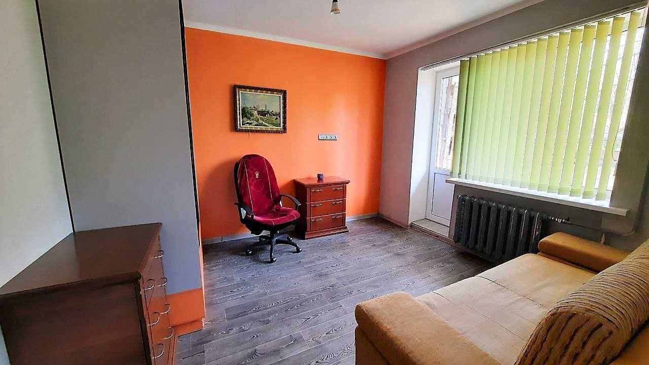 Продаю  однокімнатну квартиру з ремонтом.