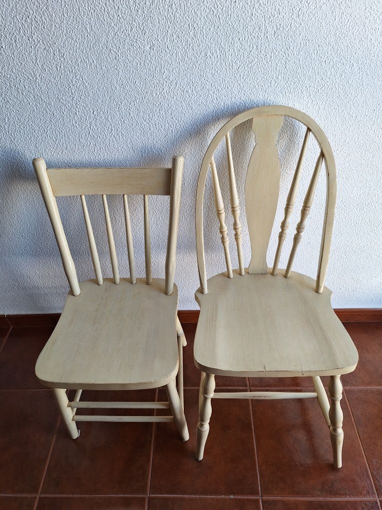 Cadeiras antigas em decapé