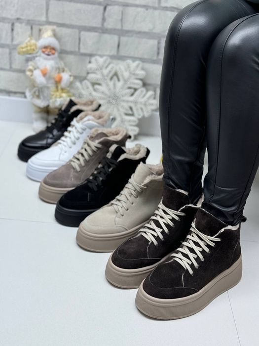 Жіночі шкіряні зимові черевики в кольорах