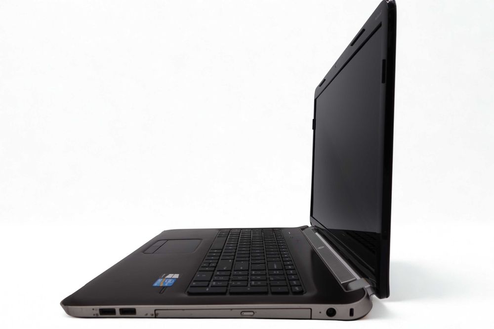 Laptop Używany HP Pavilion DV7 17,3" HD+ i7 16GB 512SSDRadeon W11 GWFV