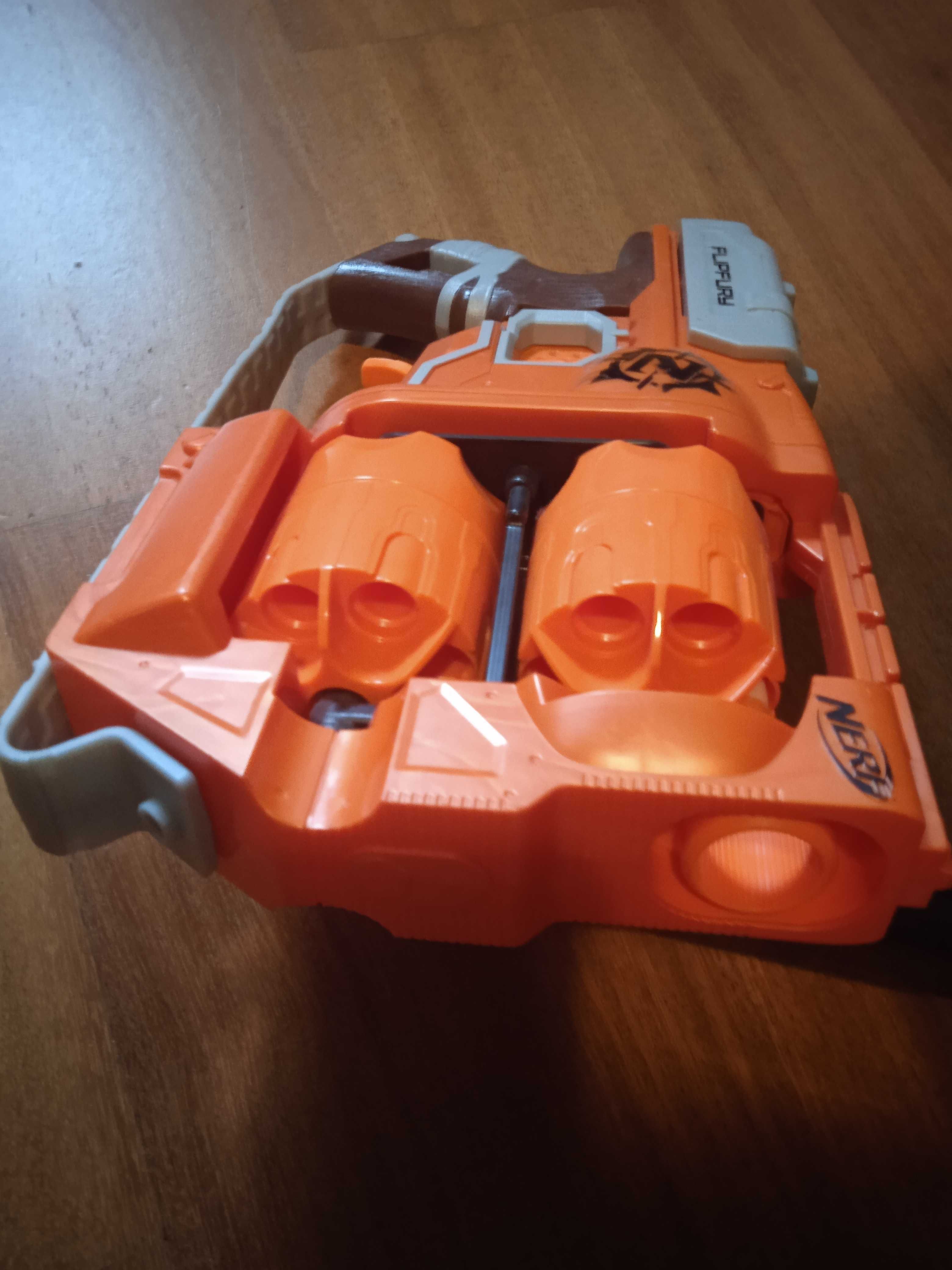Nerf Zombie como nova e com 5 balas