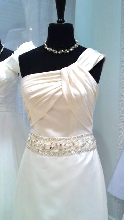Suknia ślubna jedno ramię ecru Sincerity USA 38 Swarovski styl grecki
