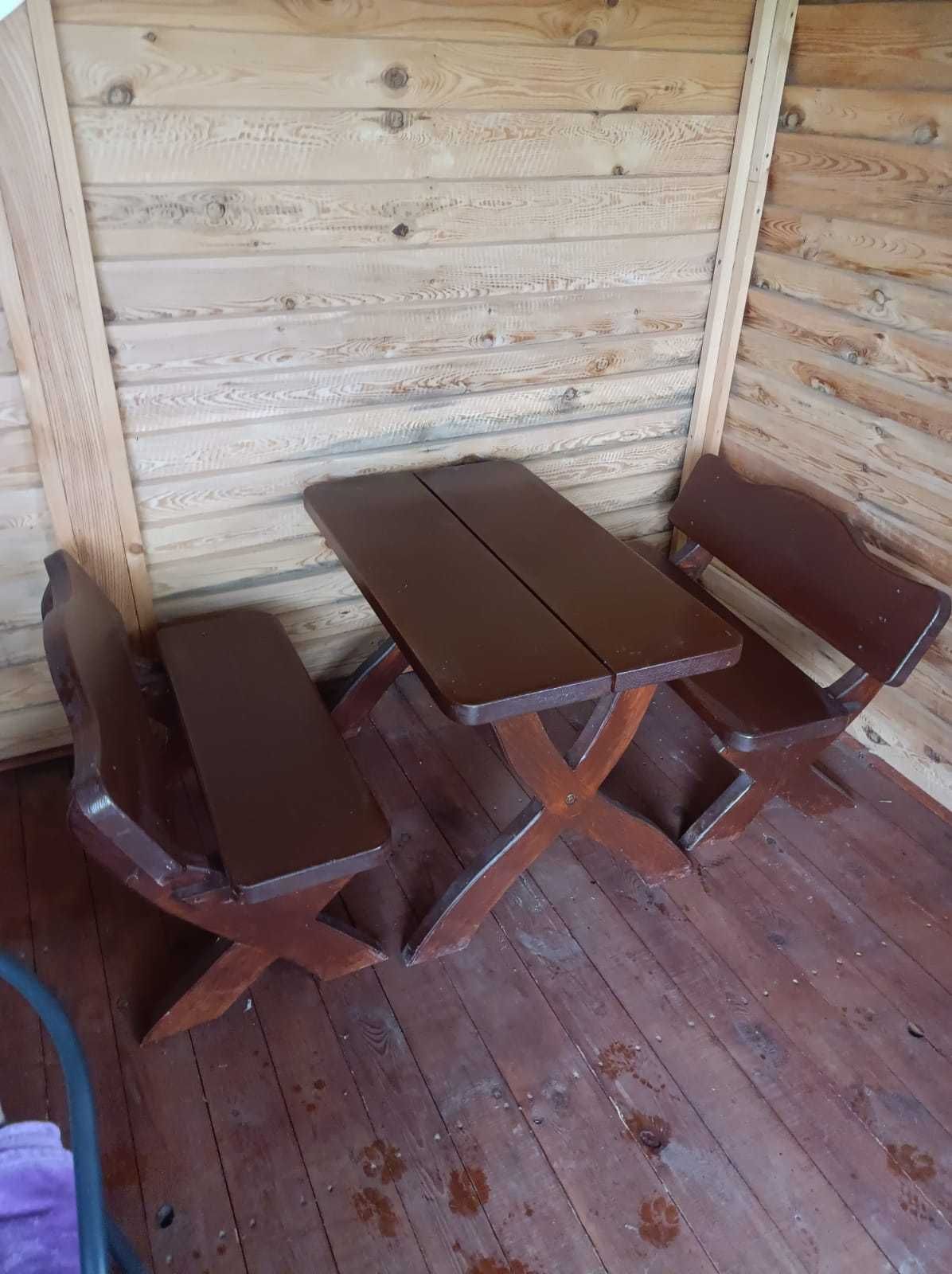 Stoł z dwiema ławkami dla dzieci