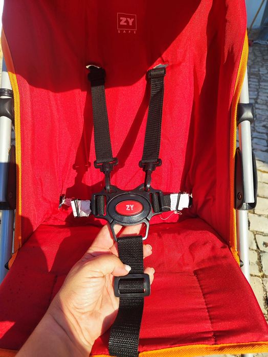 Vendo carrinho de bebé ZY SAFE – leve, prático e em excelente estado!