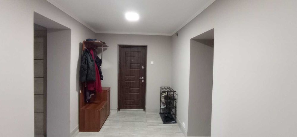 Продам або обміняю трикімнатну квартиру по вулиці Шишацькій