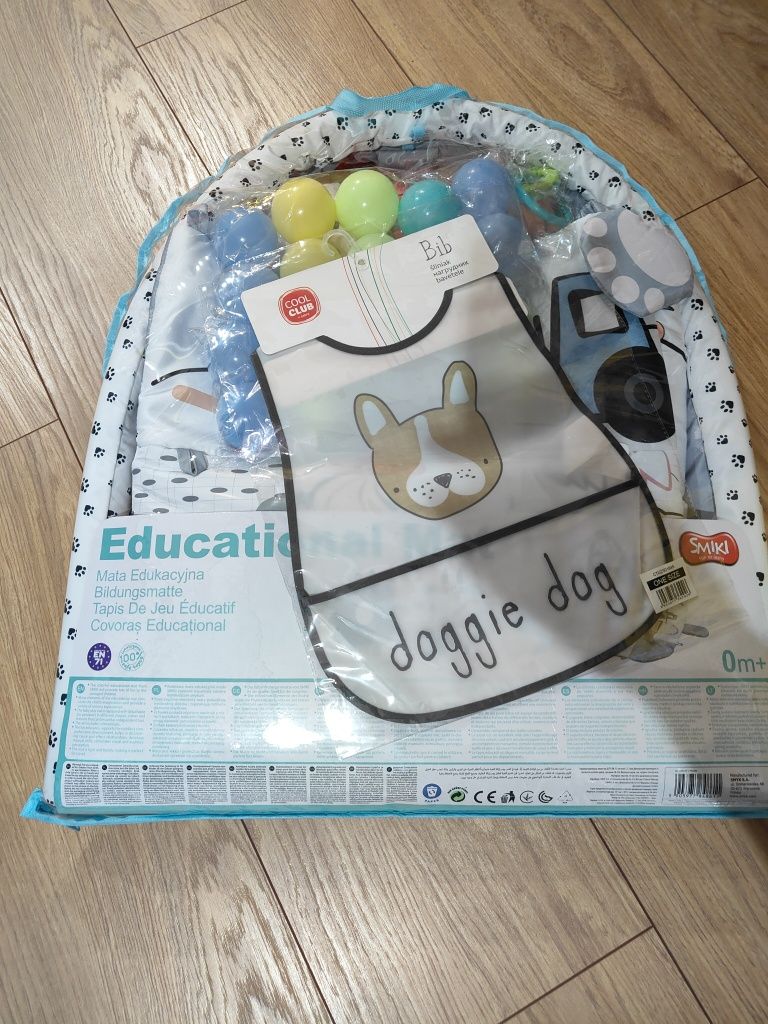 Mata edukacyjna Smiki plus piłeczki oraz śliniaczek