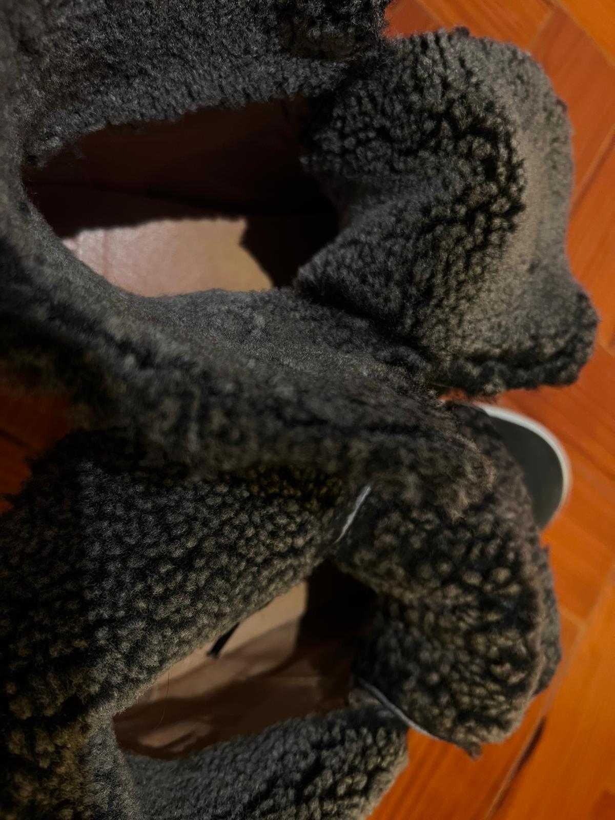 Ténis bota pretos UGG em camurça
