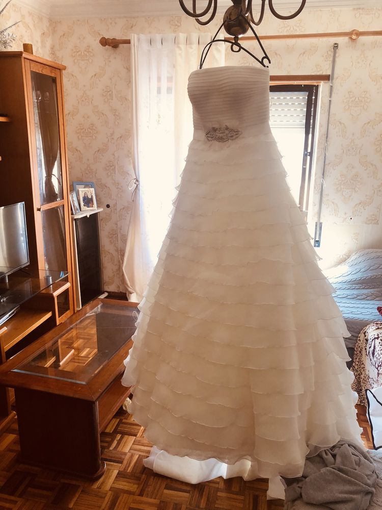 Vestido de noiva, veste 36, muito confortavel exelente qualidade,