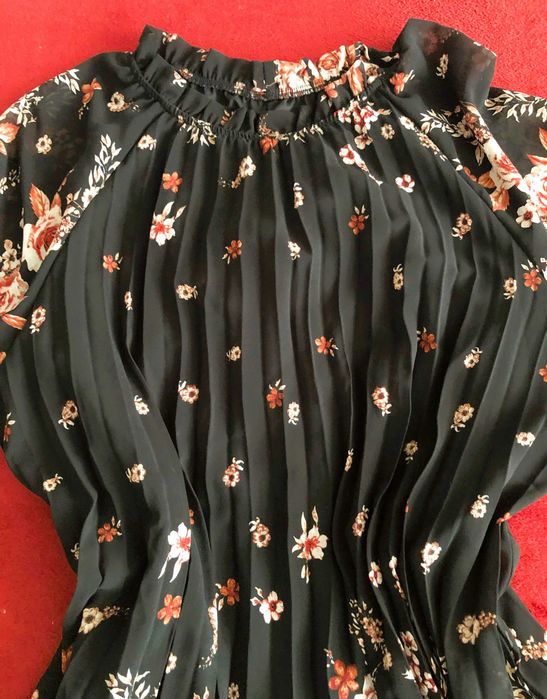 Śliczna sukienka plisowana