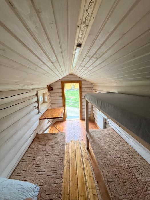 Новенький будиночок на колесах