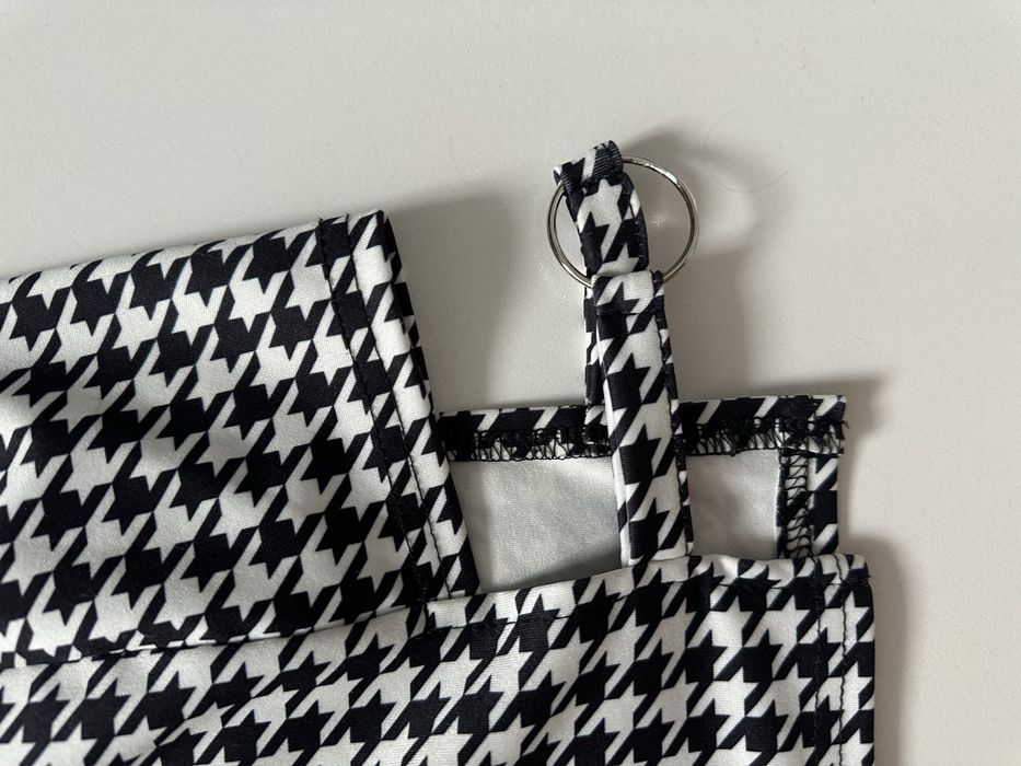 Spodniczka obcisla w kratke