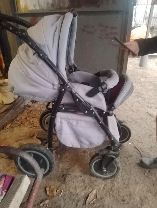 Коляска не дорого,терміново,пересилаю