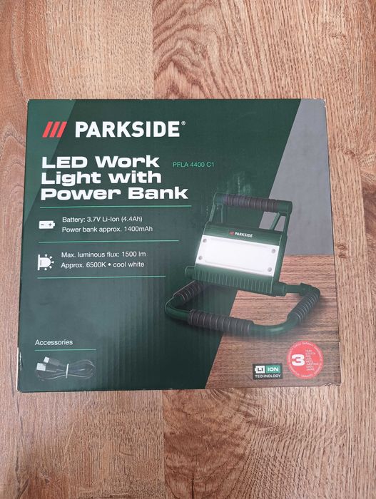 Reflektor LED z Powerbank