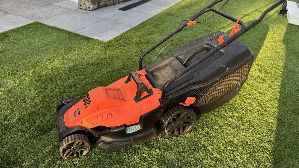Máquina de cortar relva black decker 1600w, usada Com muito pouco uso