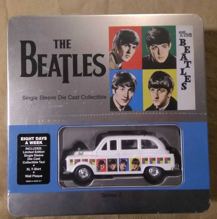 Miniatura Taxi + Tshirt Beatles em caixa metálica NOVA e SELADA