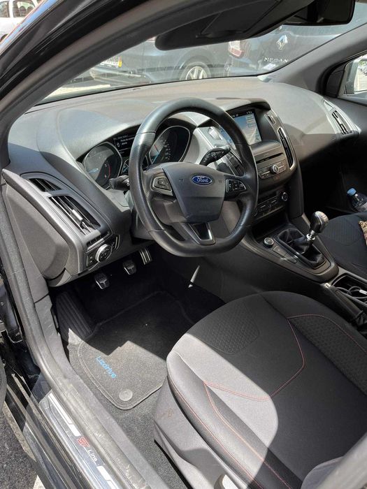 Carrinha Ford Focus Station ST-LINE 1500TDCI 120CVDesportivo Económico