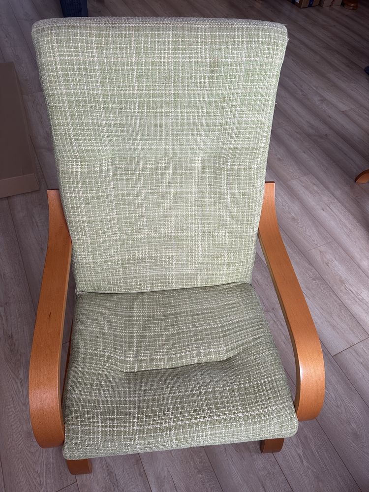 Krzesło w kolorze zielonym