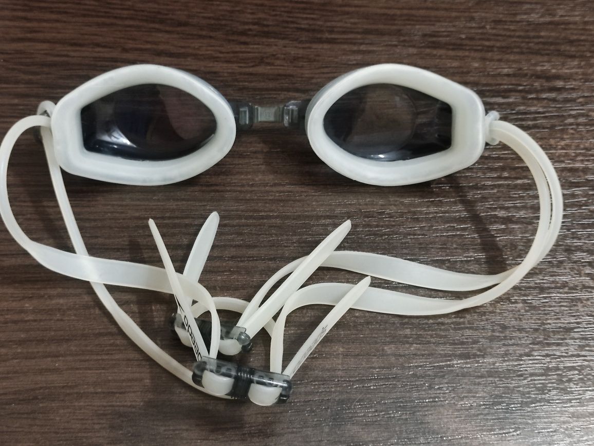 Окуляри для плавання в басейні SPEEDO