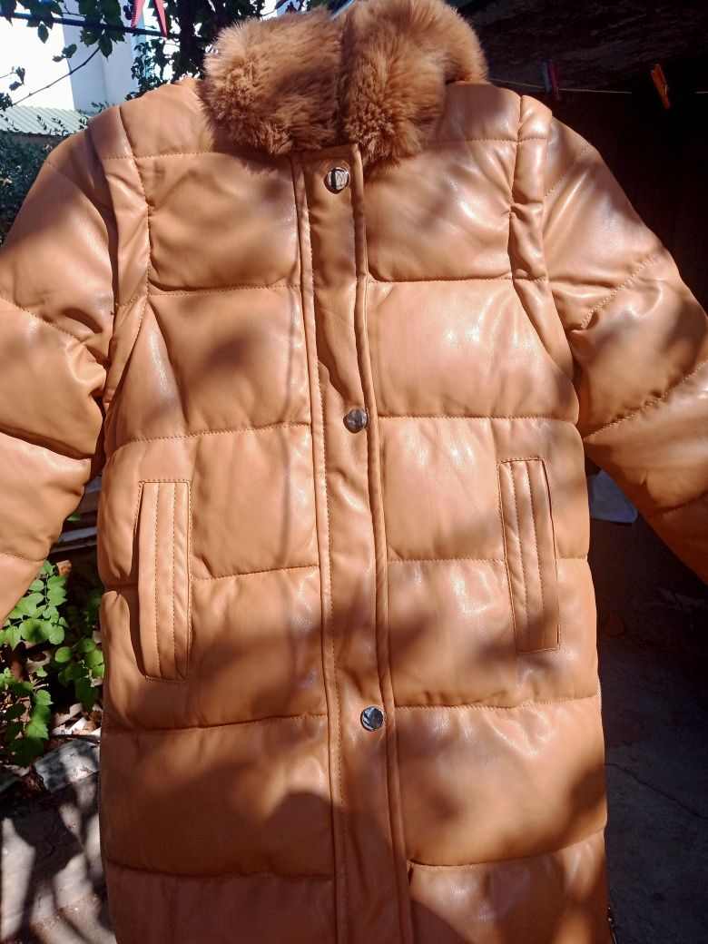 Зимова куртка майже нова
