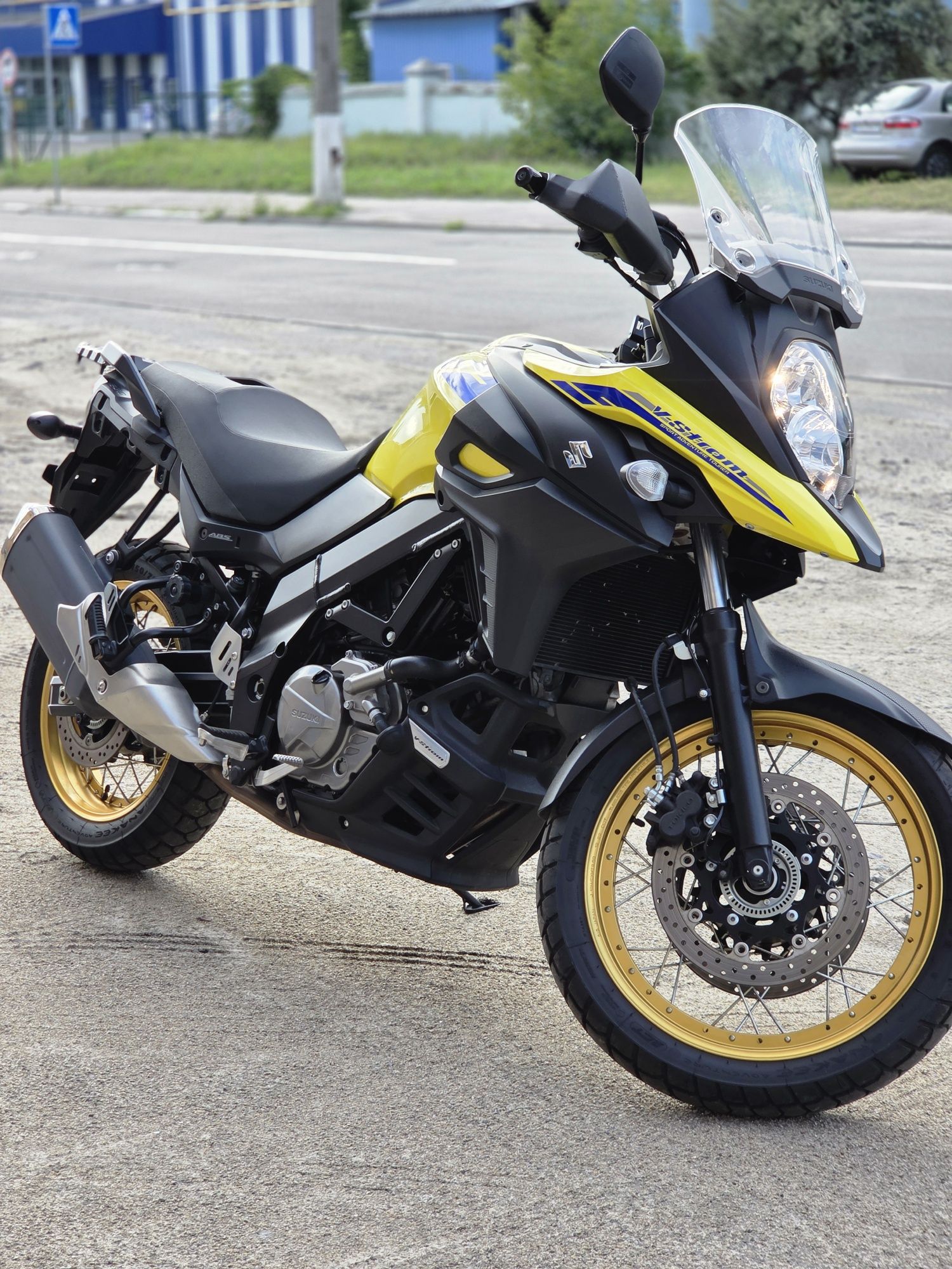 Японський мотоцикл СУЗУКИ SUZUKI V-STROM DL650XT