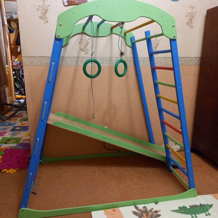 Детский спортивный комплекс, горка, шведская стенка, детский уголок.