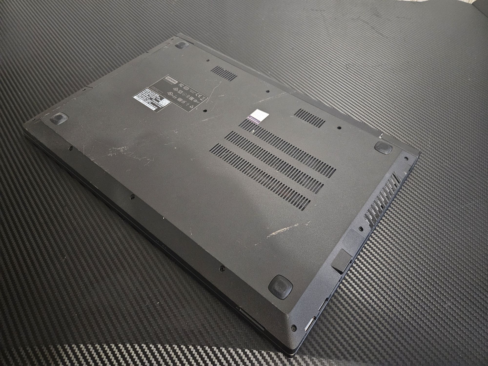 Lenovo 15.6" intel core i3 6006U | 8gb DDR4 | 240gb ssd. S.25