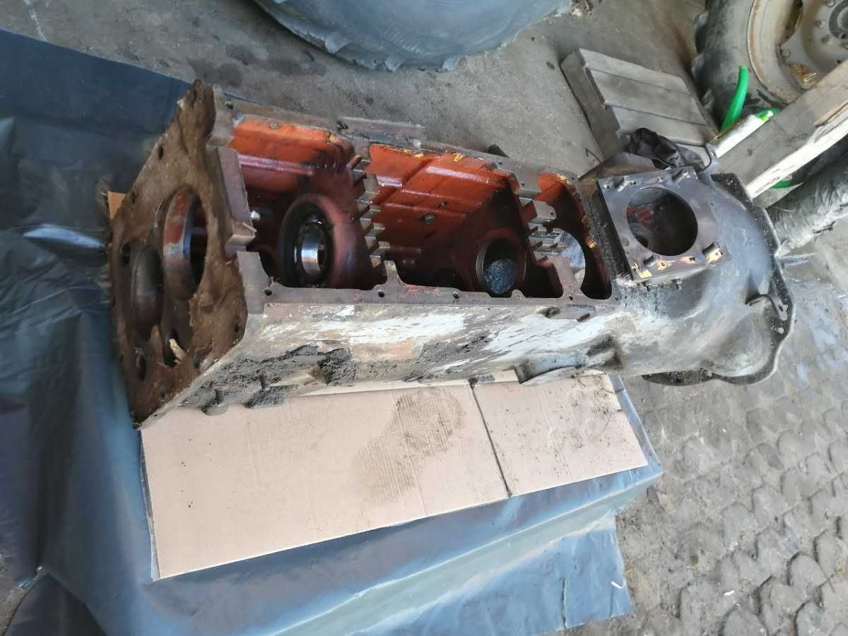 Obudowa skrzyni Biegów, Korpus,Ursus c4011,c355,c360, CAŁY,WYSYŁKA