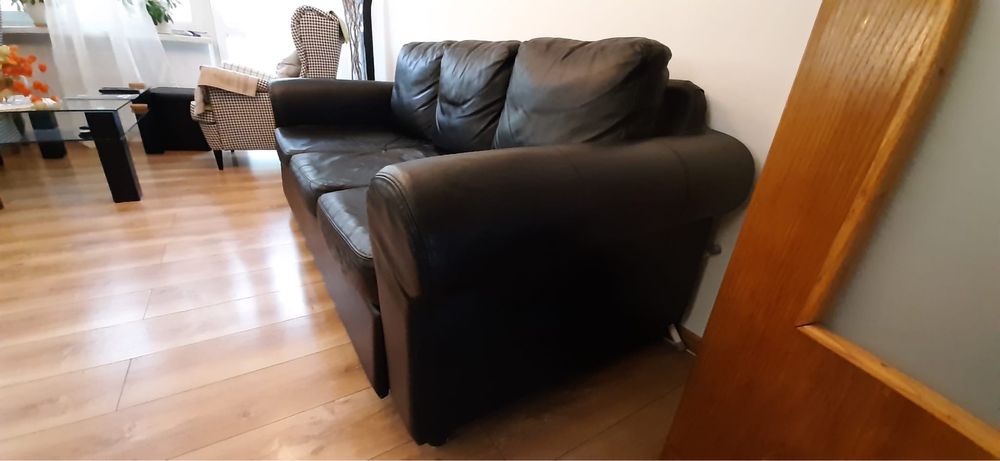 Sofa z obiciem czarnym skórzanym