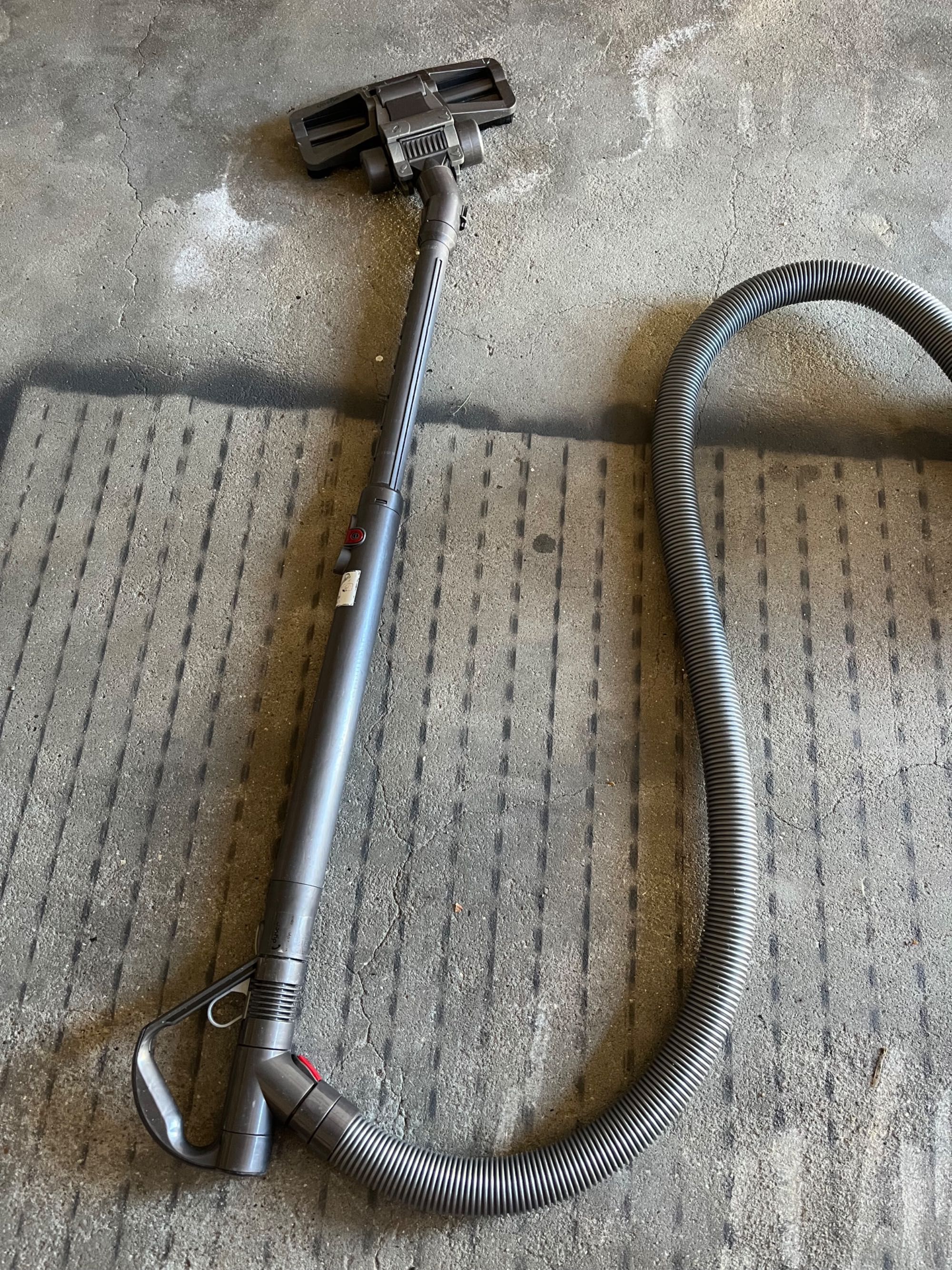 Dyson DC29 Allergy – Potente Aspirador com Acessórios Novos
