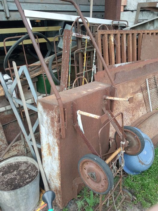 Продам тачку крепкая.