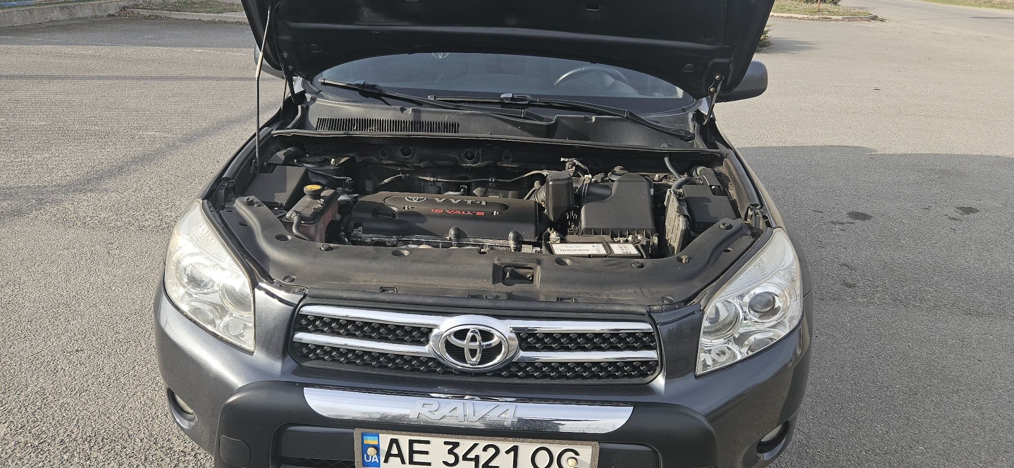 Toyota.    Rav 4