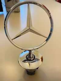 Emblema Estrela Mercedes capô